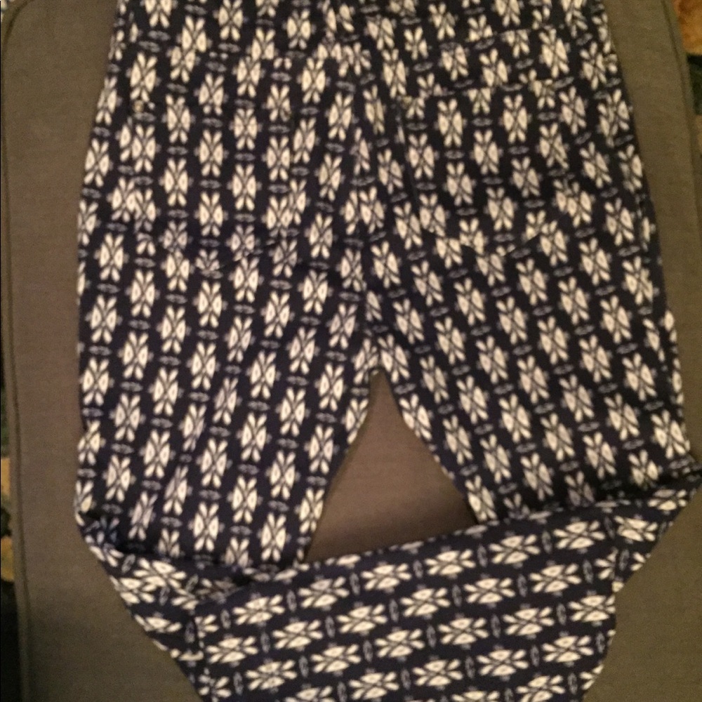 Cool patterned capris - Picture 2 of 2